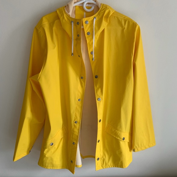 Yellow rain jacket - Picture 1 of 2